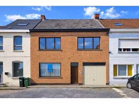 maison à rénover avec grand jardin en impasse