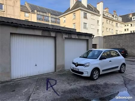 a louer - place de garage fermée - caen centre(14) - 100 euros par mois