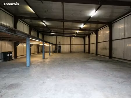ggrand entrepôt artisanal avec parking