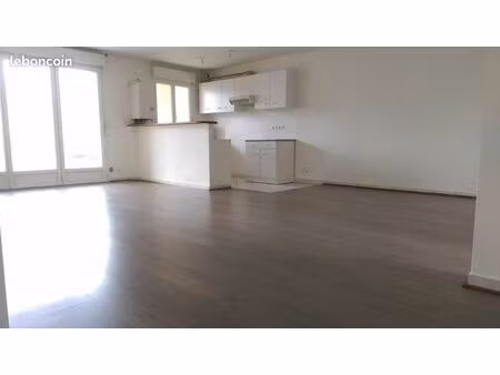 appartement f3 romainville. place carnot