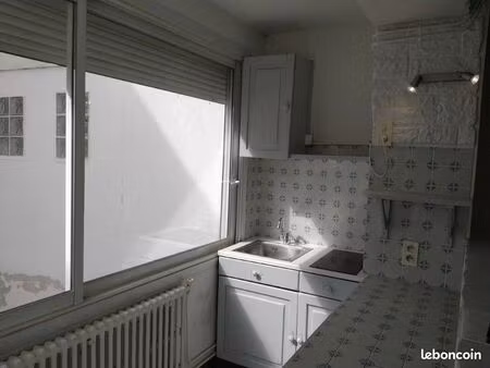 appartement avec mezzanine  cuisine et salle de bain  parking