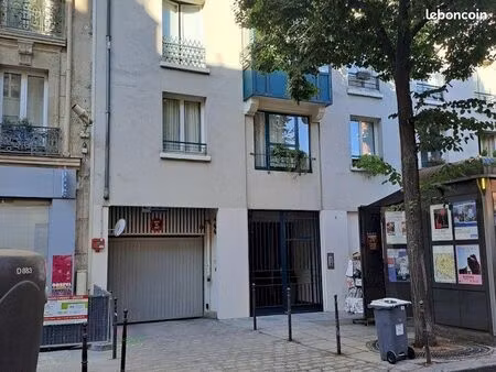 parking moto dans le marais