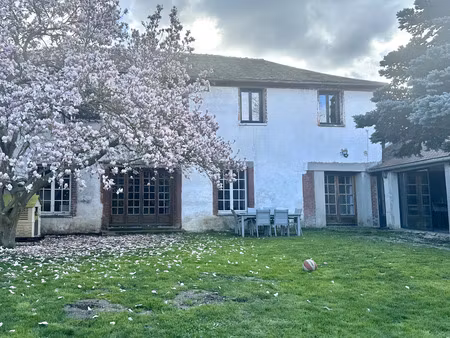 ancien hôtel particulier de 1480 à deux pas de bréval!!!