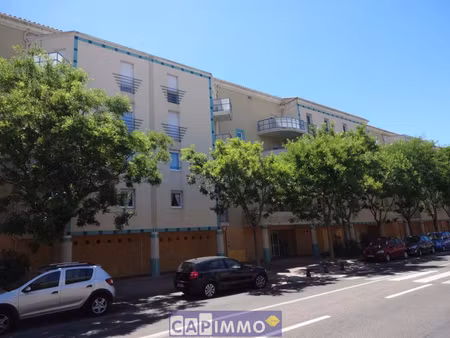 garage la garde la planquette situe dans residence fermee pr