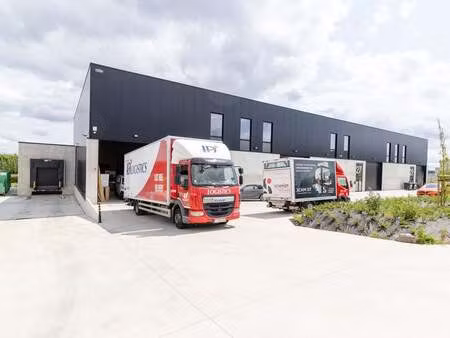 bien professionnel à louer à suarlée € 4.250 (lmij7) | zimmo