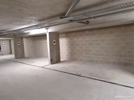 parking à louer à villeparisis