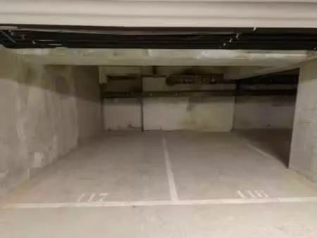 place de parking en sous-sol sécurisé