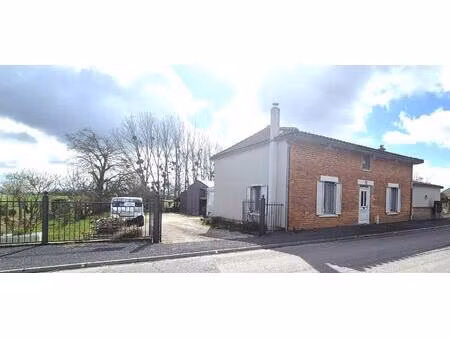 belle maison de village en brique de 1848 de 165 m² rénover et entretenue avec son ascense