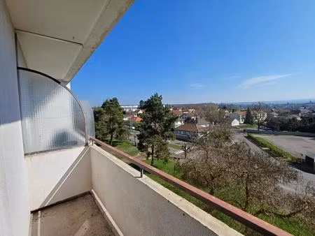 t4 avec balcon proche centre luxeuil