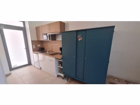 proche métro - studio 17 m²