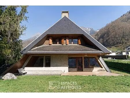 chalet d'architecte avec vue panoramique sur les sommets