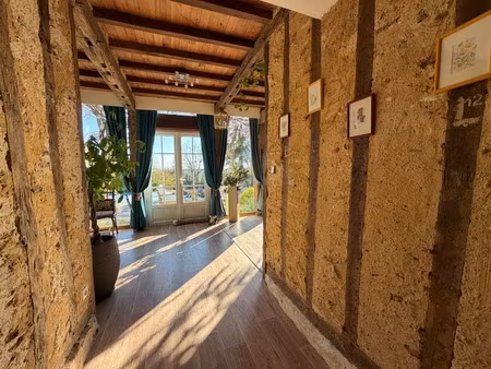 maison d'architecte (dpe c) de prestige avec des prestations exceptionnelles avec piscine 