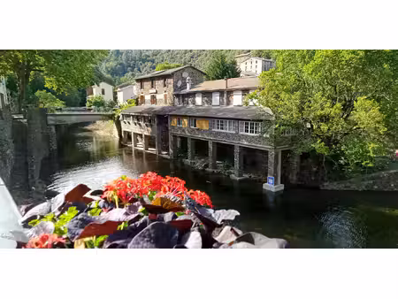ancien restaurant + maison d'habitation.