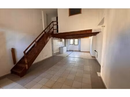 location appartement  m² t-2 à saint-ambroix  392 €