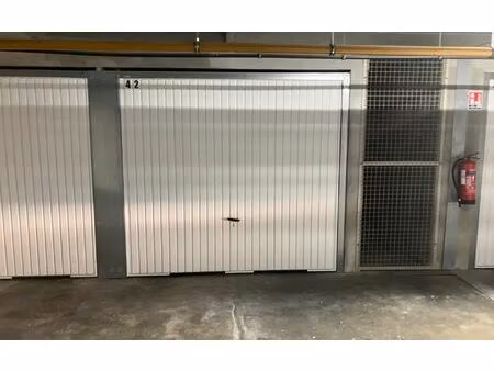 location stationnement  12 m² t- à vaulx-en-velin  95 €