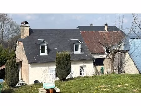 maison de village sur 2014 m²