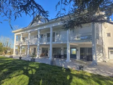 t2 rénové à neuf avec vue dégagée