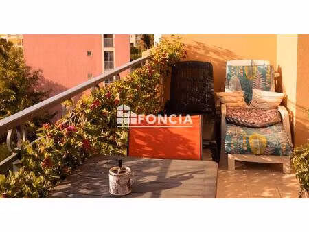 hyères ouest – t1 lumineux avec terrasse plein soleil  vue dégagée et parking  résidence s