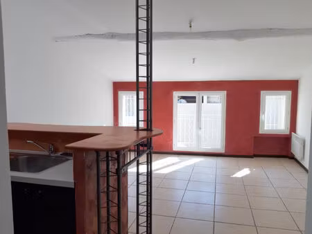 location appartement 1 pièce 41 m² à la roquebrussanne (83136)