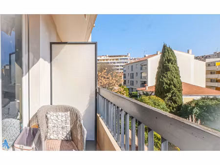 hyères hyper centre au calme - studio avec balcon parking as