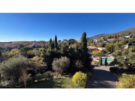 beau 2p traversant 54m2 meublé - vence - 950eur cc