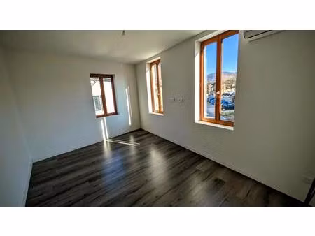 martres tolosane  local commercial avec appartement ou bureaux