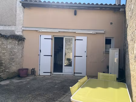 centre vars - maison de bourg t6 avec cour/terrasse privativ