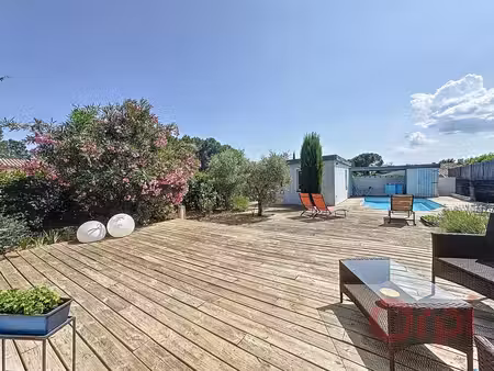 villa de plain pied de 103 m2 avec dépendance studio + piscine - nombreux parkings