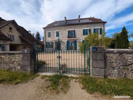 vente maison de maître dans le jura avec grand terrain  annexes et grande cave