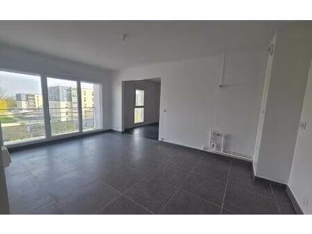 location appartement  71.71 m² t-3 à château-thierry  723 €