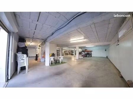 garage xxl 150 m² – inclus dans villa 154 m² avec piscine – pia