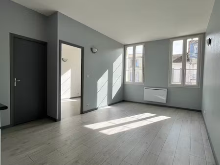 location appartement 2 pièces 31 m² à rochefort (17300)