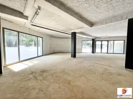 vente commerce 183 m²