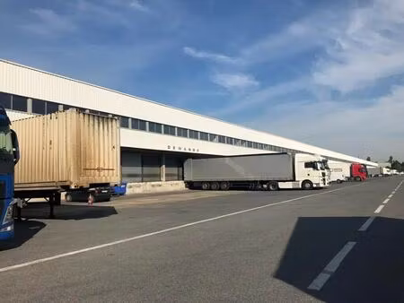 location entrepôt 316 m² à 2 401 m²