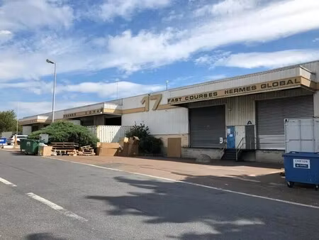 location entrepôt 330 m² à 669 m²