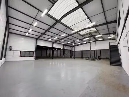 location local d'activités 2 479 m²
