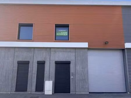 location local d'activités 203 m²