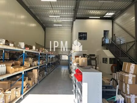 location local d'activités 254 m²