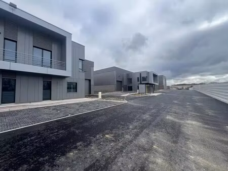 location local d'activités 699 m² à 4 459 m²