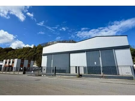 location local d'activités 1 870 m²