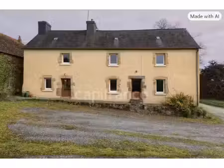 corps de ferme de 333 m2 au total avec vie de plain pied possible  dépendances et situé id