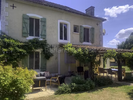 belle maison de maître avec piscine et studio