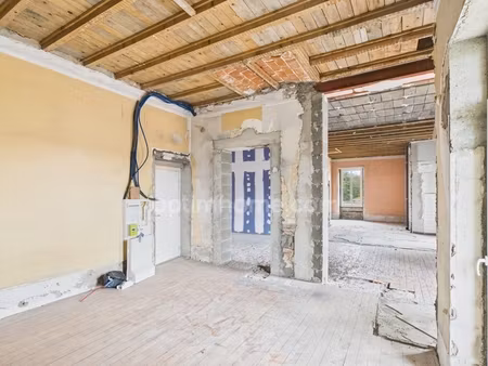 pont eveque – duplex en plateau brut – 2 places de parking – cave