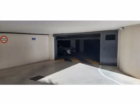 six fours les plages  place parking residence privee