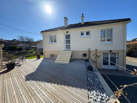 maison avec vue château 2 logements proche centre-ville de bressuire