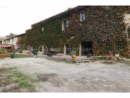 mas de 367 m² constitué de 2 appartements
