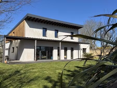 proche la roche bernard  maison 4 chambres récente