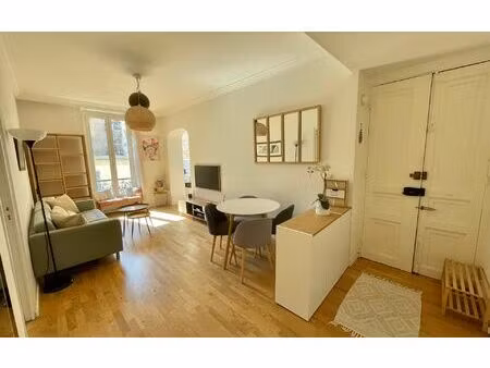 location appartement  46.63 m² t-3 à nice  1 300 €