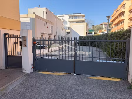 à vendre place de parking extérieure la trinité