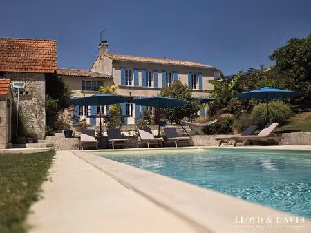 le clos de chenac élégante demeure familiale avec gîte in